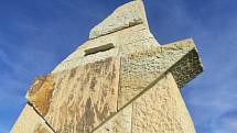 Pomník největšího trpaslíka u Hořic na Jičínsku