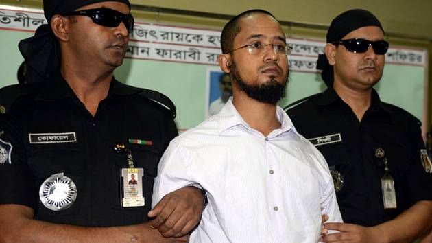 Bangladéšská bezpečnost dnes oznámila, že zadržela hlavního podezřelého ze čtvrteční vraždy amerického blogera Avijita Roye, který se hlásil k ateismu a byl známý svými příspěvky proti náboženskému fundamentalismu.