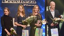 Český fedcupový tým získla Zlatého kanára. Cenu převzali (zleva) Barbora Strýcová, Lucie Šafářová, Lucie Hradecká a kapitán Petr Pála.