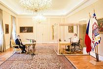 Prezident Miloš Zeman přijal 7. prosince 2021 dopoledne na zámku v Lánech kandidáta na ministra zahraničí Jana Lipavského (Piráti)