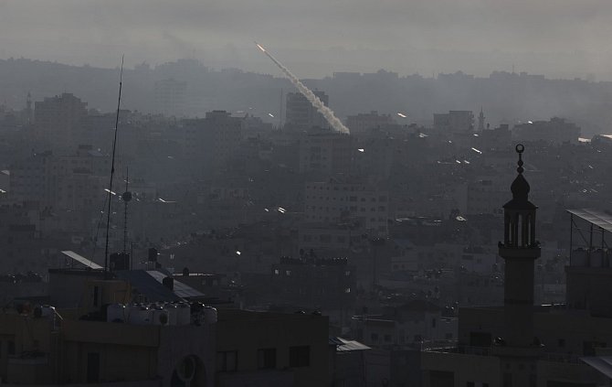 Z blokovaného pásma Gazy byly 7. října 2023 odpáleny desítky raket směrem k Izraeli