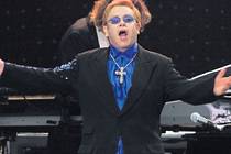 Elton John v sobotu zazpíval v centru Kyjeva.