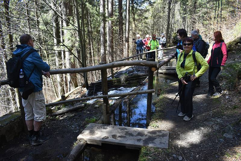 Horské lázně Karlova Studánka lákají klienty sloganem Naber sílu po covidu! Podstatou klimatoterapie je pohyb na čerstvém vzduchu.