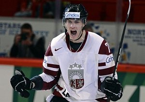KHL i přes jasný zákaz? Lotyšskému hokejistovi hrozí doživotní stopka v nároďáku