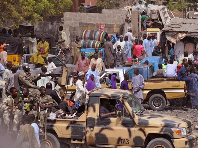 Radikálové z nigerijských islamistických milic Boko Haram dnes napadli nigerské pohraniční město Bosso. Oblast útoků tak během několika dnů rozšířili už na území tří západoafrických států. 