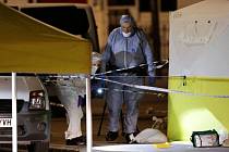 Devatenáctiletý norský občan somálského původu ubodal ve středu večer v centru Londýna Američanku a zranil nožem dalších pět lidí různých národností, než ho policie zneškodnila paralyzérem.