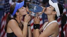 Martina Hingisová (vlevo) a Chan Yung-jan vyhrály US Open.