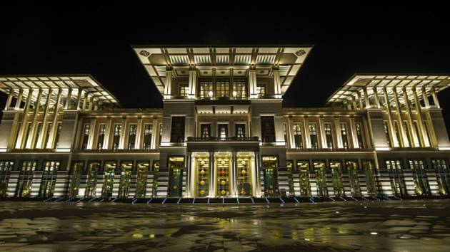 Turecký prezident Recep Tayyip Erdogan u příležitosti státního svátku otevřel na předměstí hlavního města Ankary nový gigantický prezidentský palác.