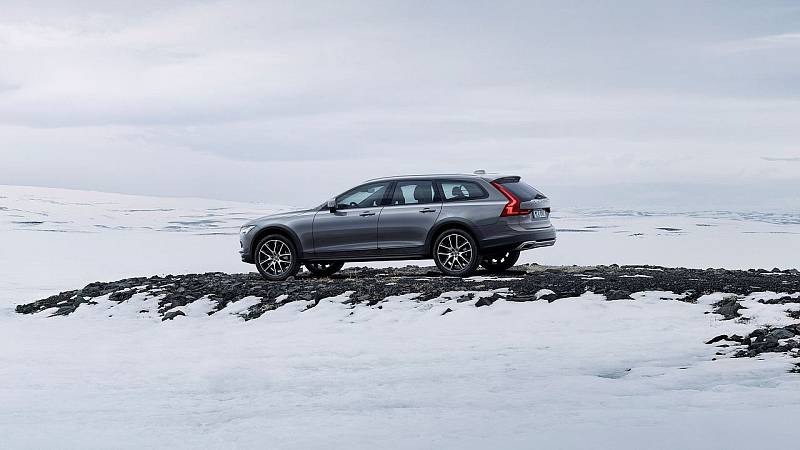 Volvo V90 Cross Country.