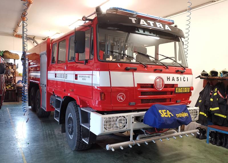 Dnes již úlohu hlavního zásahového vozu převzala v Bezděkově Tatra 815