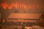 V Yellowstone často hoří. Nejničivější požáry ničily park v roce 1988 (na snímku). Oheň postihl více než třetinu území národního parku