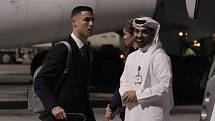 Cristiano Ronaldo po příletu do katarského Dauhá