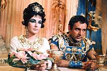 Elizabeth Taylorová ve své osudové roli Kleopatry.