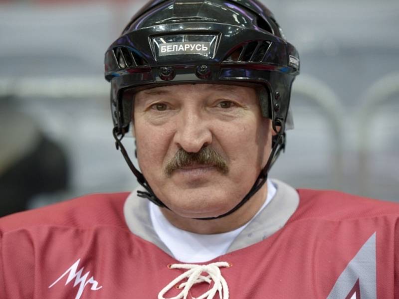 Běloruský prezident Alexandr Lukašenko v přátelském utkání NHL Stars 1 a NHL Stars.