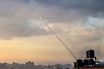 Palestinští militanti odpalují rakety na Izrael