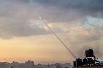 Palestinští militanti odpalují rakety na Izrael, v Gaze 7. října 2023. Ilustrační snímek