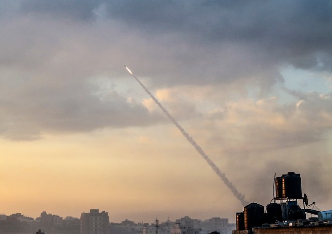 Palestinští militanti odpalují rakety na Izrael, v Gaze 7. října 2023. Ilustrační snímek
