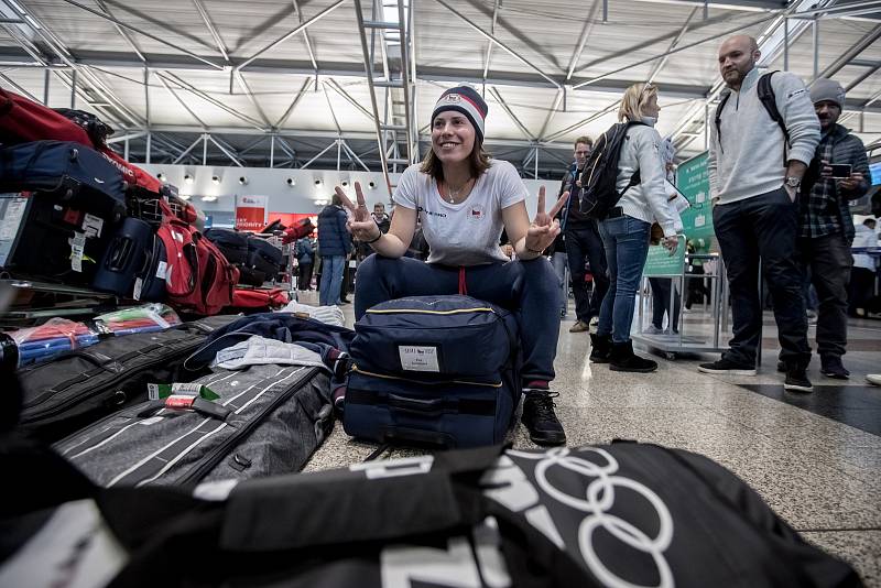 Eva Samková při odletu na olympiádu.