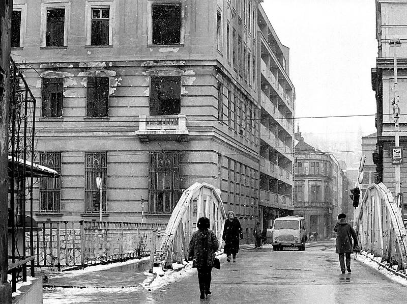Život v obležení, Sarajevo, zima 1992-1993. Přechod přes řeku Miljacka
