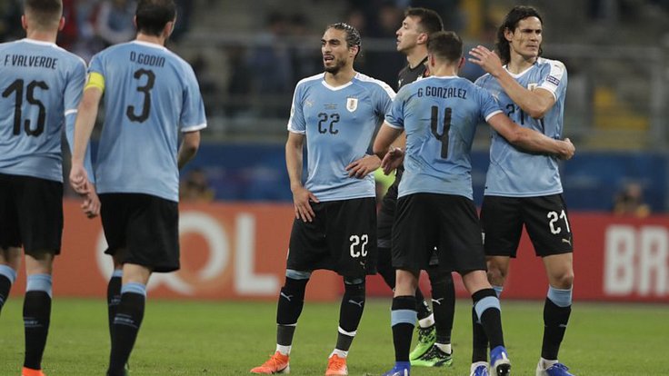 Zklamaní fotbalisté Uruguaye po remíze 2:2 s Japonskem na turnaji Copa América.