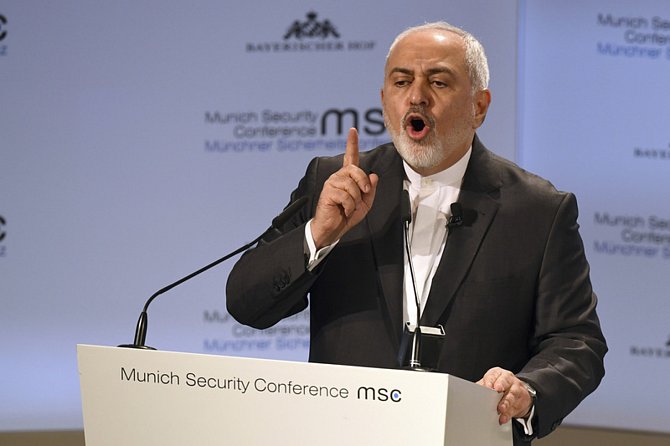 Íránský ministr zahraničí Mohammad Džavád Zaríf během projevu na bezpečnostní konferenci v Mnichově