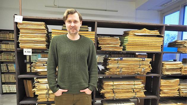 Volodymyr Poltorak ve své provizorní pracovně v Orientálním ústavu AV ČR, která slouží i jako knihovna jihokorejských publikací