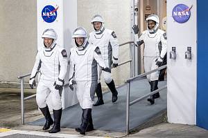 Členové NASA SpaceX Crew-8, astronaut NASA Michael Barratt, pilot a astronaut NASA Matthew Dominick, kosmonaut Roskosmosu Alexander Grebenkin a astronautka NASA Jeanette Eppsová.
