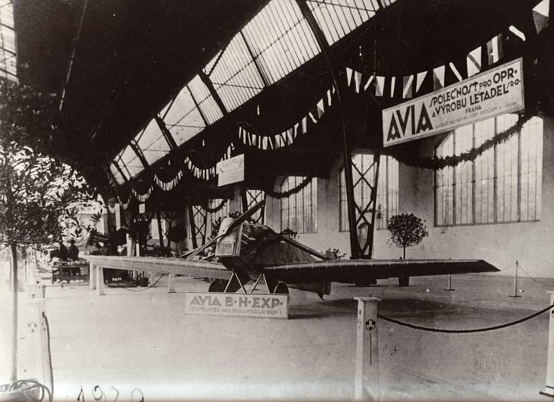 Avia BH-1 na výstavě v Průmyslovém paláci (r. 1920)