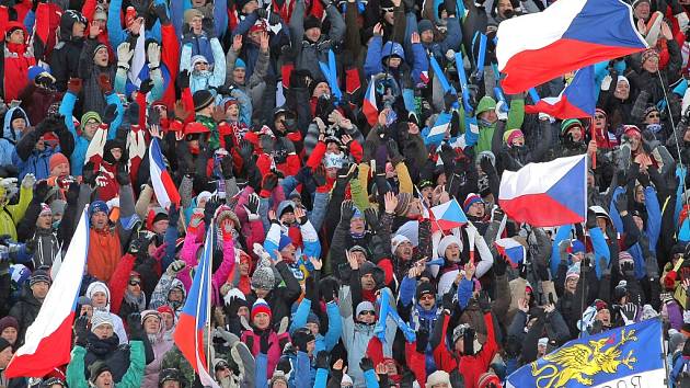 Na SP v biatlonu do Nového Města na Moravě zavítalo za tři dny rekordních 100.400 fanoušků.