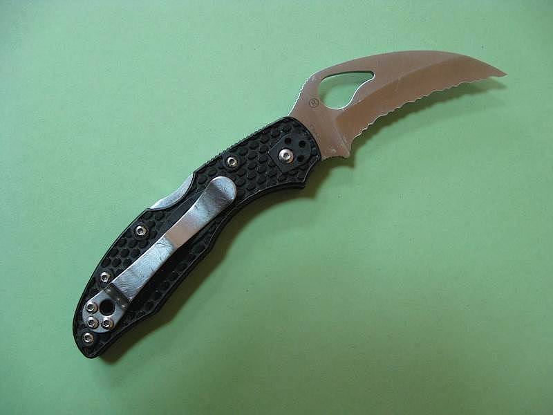 V nabídce se najde i používaný, ale zachovalý kapesní nůž značky Byrd Hawkbill se specifickou zubatou čepelí