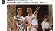 Verzi, na níž je jen estonská prezidentka s aktivistou, sdílel spolu se lživou legendou, že jde o jejího syna, i europoslanec za SPD Ivan David. V době, kdy to udělal, byla lež už dávno vyvrácená a nebyl problém si informaci ověřit