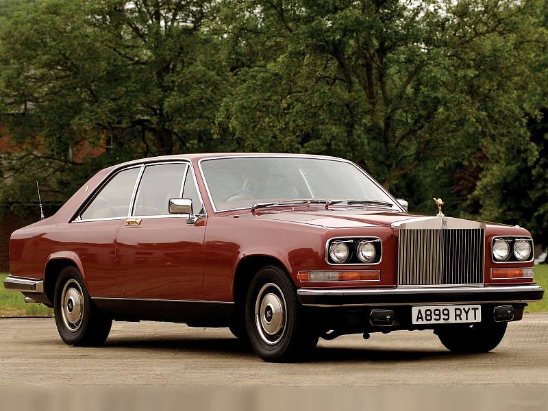 Rolls-Royce Camargue vznikl jako reakce na nutnost pozvednout image značky v očích mladší klientely. Proto Britové najali Pininfarinu, aby se zhostil designu a nutno říct, že tento Camargue se mu vůbec nepovedl.
