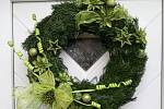 Adventní věnec na dveře. Letošní vánoce ve znamení zelené a bílé, píše čtenářka Ivana Kubášková