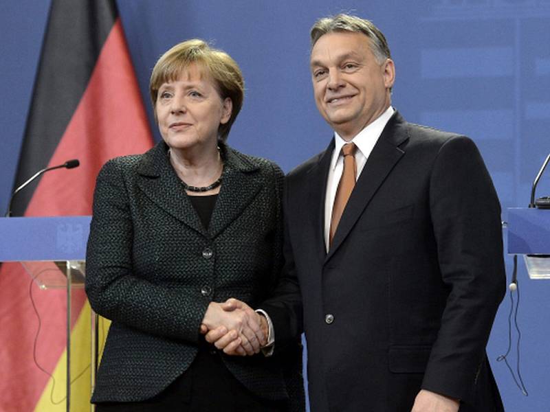 Německá kancléřka Angela Merkelová při návštěvě Budapešti s premiérem Viktorem Orbánem (rok 2015).