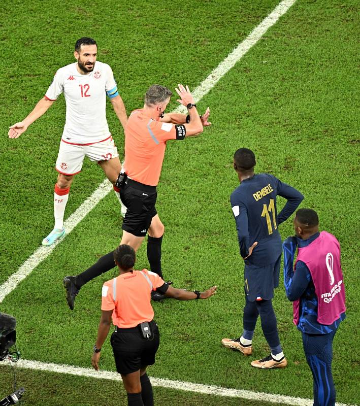 Rozhodčí po konci utkání odvolal vyrovnávací gól Francie a Tunisko tak senzačně zvítězilo