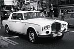 Rolls-Royce Silver Shadow: Jen málokteré auto zaručí, že vám po jeho koupi začne v žilách kolovat modrá krev. A v případě Silver Shadow není dokoupení modré krve nijak závratně drahou záležitostí. Britskou legendu lze vlastnit za necelých 500 tisíc.