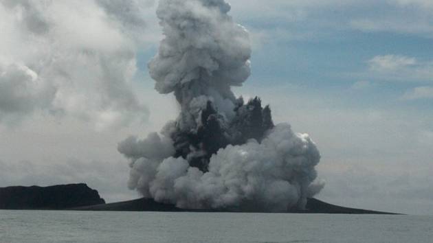 Výbuch podmořské sopky u souostroví Tonga