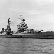 Těžký křižník USS Indianapolis v roce 1945