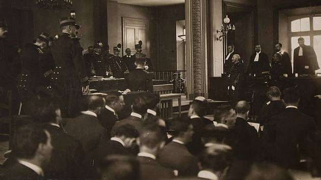 Zahajovací zasedání soudu v Rennes, před nímž stanul Alfred Dreyfus