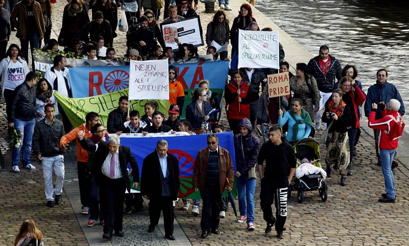 Pochod romské hrdosti Roma Pride prošel 7. října centrem Prahy.
