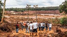 V brazilském dole se protrhla přehrada s hlušinou