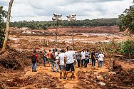 V brazilském dole se protrhla přehrada s hlušinou