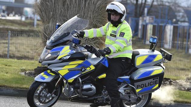 Policista na motocyklu. Ilustrační foto