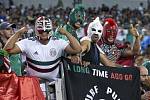 Mexičtí fanoušci v tradičních maskách Lucha Libre