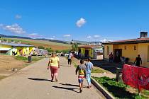 Státní Osada bez školy. Romská, státem postavená osada Střelnice na Slovensku nemá vlastní školu