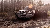 Zamaskovaný Land Rover Defender