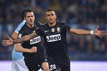 Leonardo Bonucci z Juventusu Tirín se raduje z gólu proti Laziu Řím.