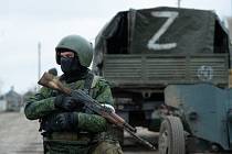 Ruské síly v Doněcku, s vojenským vybavením označeným písmenem Z.
