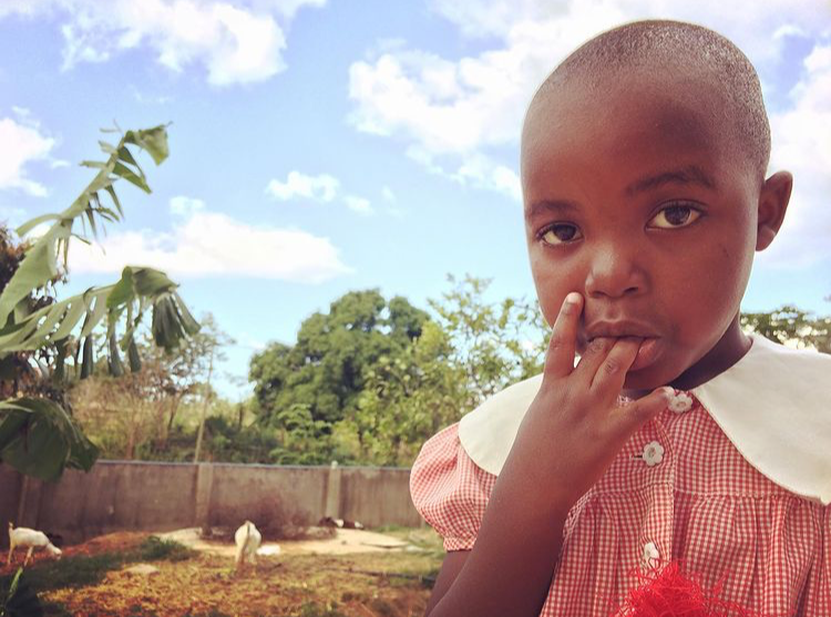 V Tanzanii Sarah Haváčová pracovala v dětském útulku, pomáhala také ve vesnické škole.