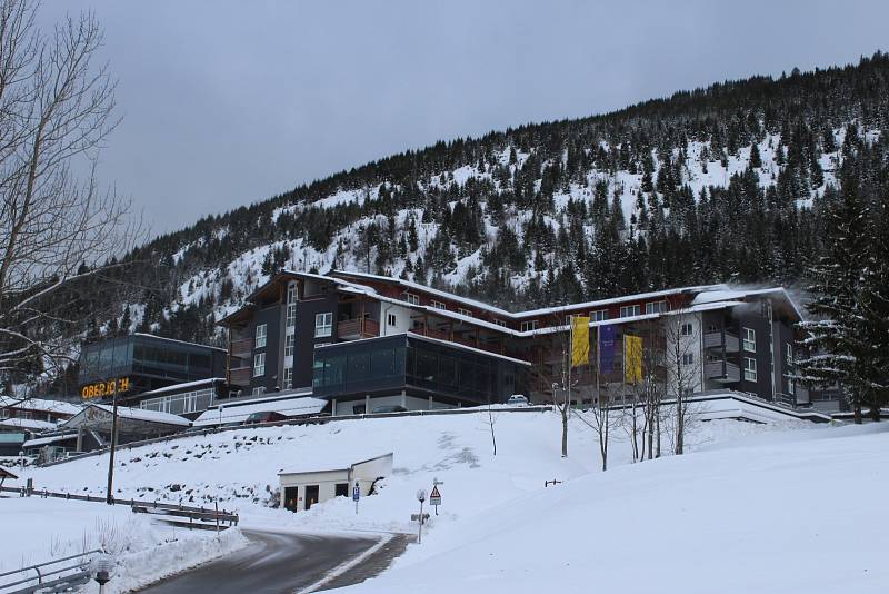 Hotel Oberjoch je přizpůsobený rodinám s dětmi. Ty si můžete nechat pohlídat a zajít si třeba na masáž